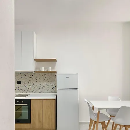 Lulu Suites- Lime Apartment Golem (Tirana)